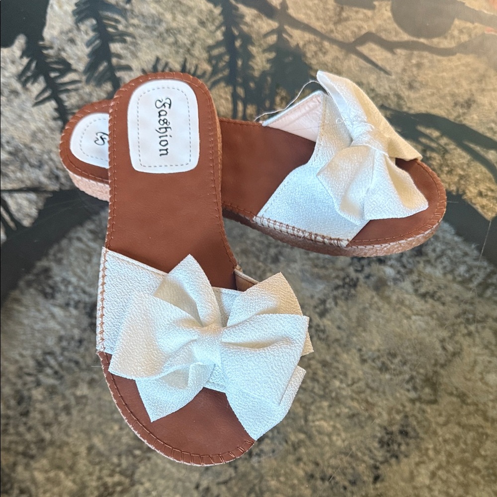 SHEIN White and Brown Bow Sandals